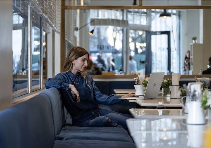 HP Notebook OmniBook X Flip x360 16-as0006ua 16" WUXGA IPS Touch, Intel U5-226V, 16GB, F1TB, UMA, Win11, сріблястий