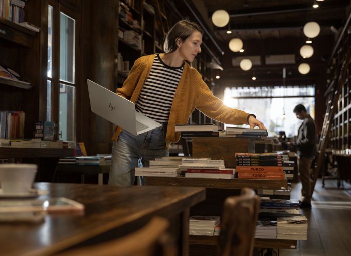 HP Notebook OmniBook 7 14-fs0001ua 14" WUXGA IPS AG, Intel 5-220H, 24GB, F1TB, UMA, Win11, сріблястий