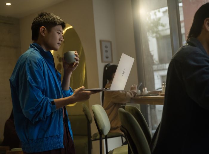 Ноутбук HP OmniBook 7 14-fs0000ua 14" WUXGA IPS AG, Intel 5-220H, 24GB, F1TB, UMA, Win11P, сріблястий