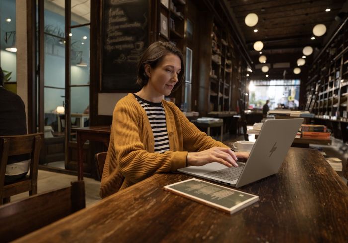 Ноутбук HP OmniBook 7 14-fs0000ua 14" WUXGA IPS AG, Intel 5-220H, 24GB, F1TB, UMA, Win11P, сріблястий