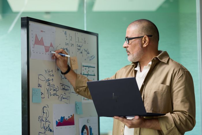 HP Notebook EliteBook Ultra G1i 14" 2.8k Touch, Intel U5-228V, 32GB, F1TB, UMA, Win11P, blue