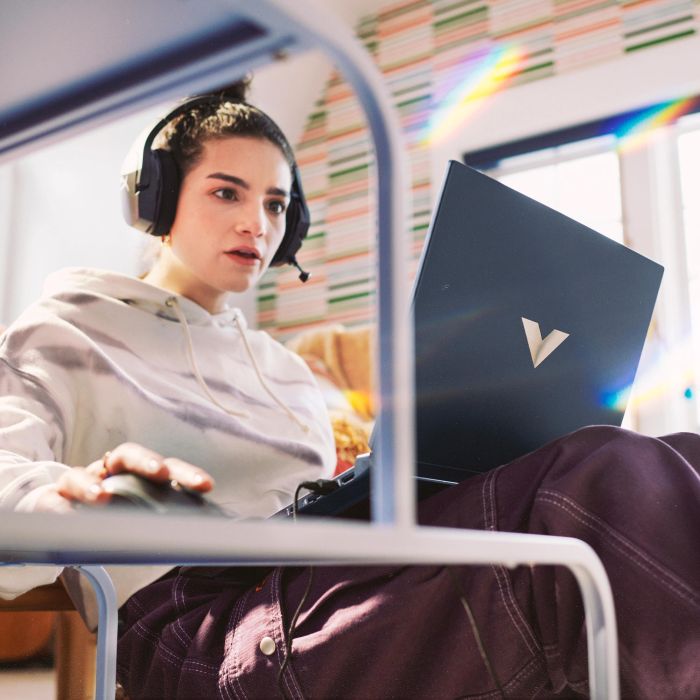 Ноутбук HP Victus 15-fb3104ua 15.6" FHD IPS AG, AMD R7-8845HS, 16GB, F512GB, NVD4050-6, DOS, синій